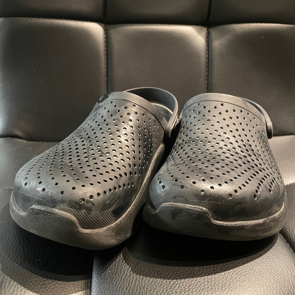 Black crocs